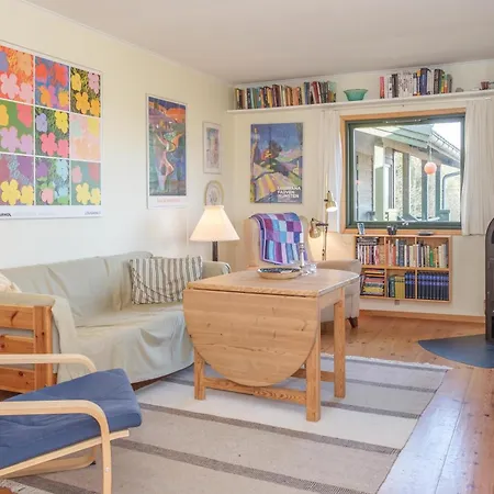 Casa vacanze Amazing In With 2 Bedrooms And Wifi *